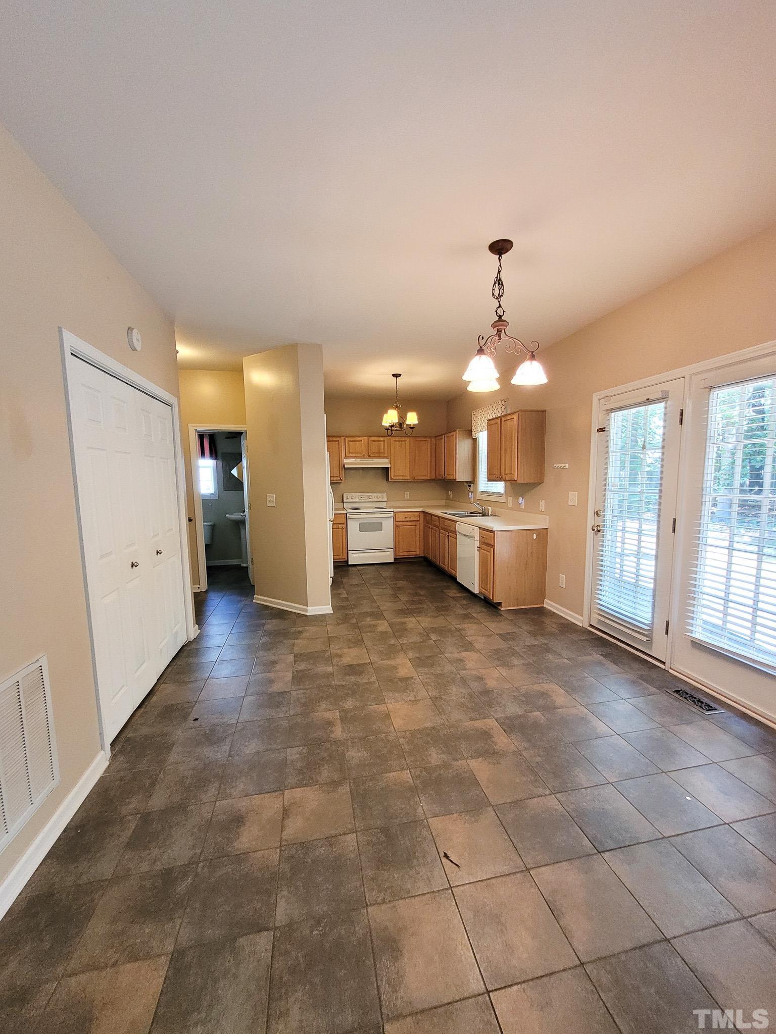 2405 Newby Court Property Photo 6