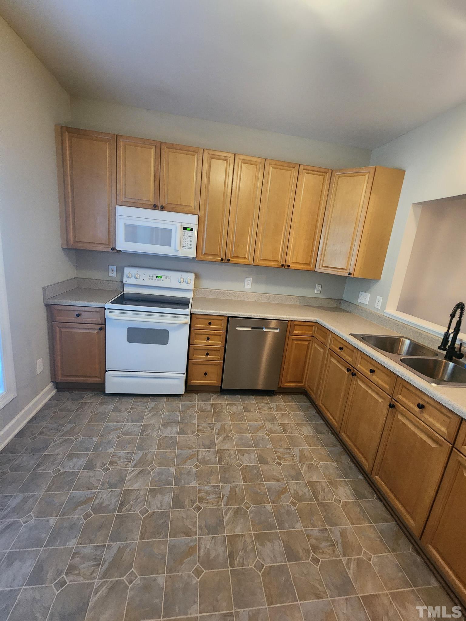 104 Sir William Lane Property Photo 7