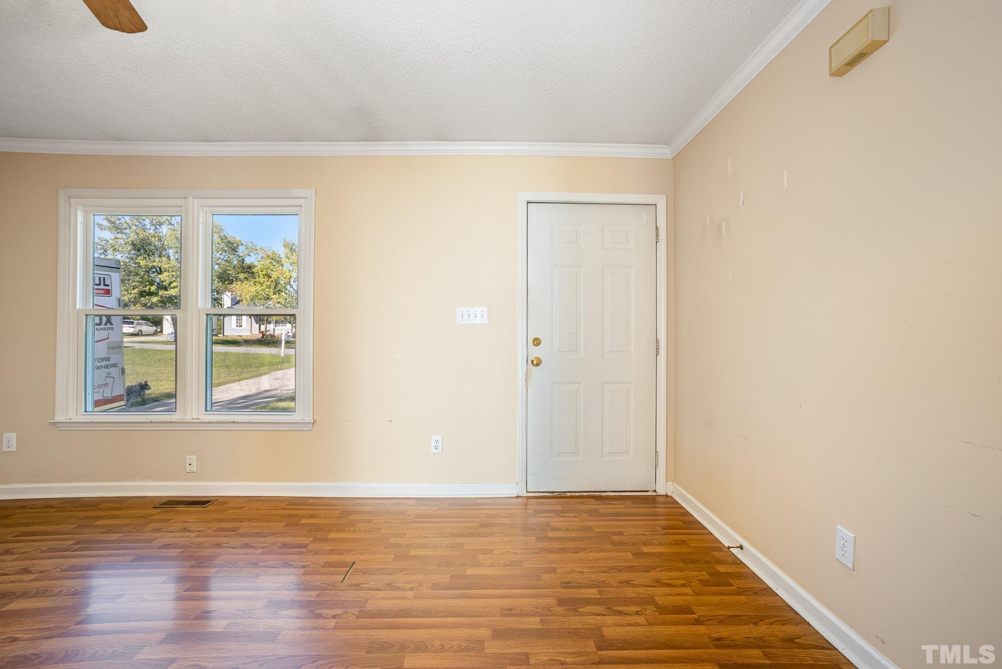 160 Kent Street Property Photo 5