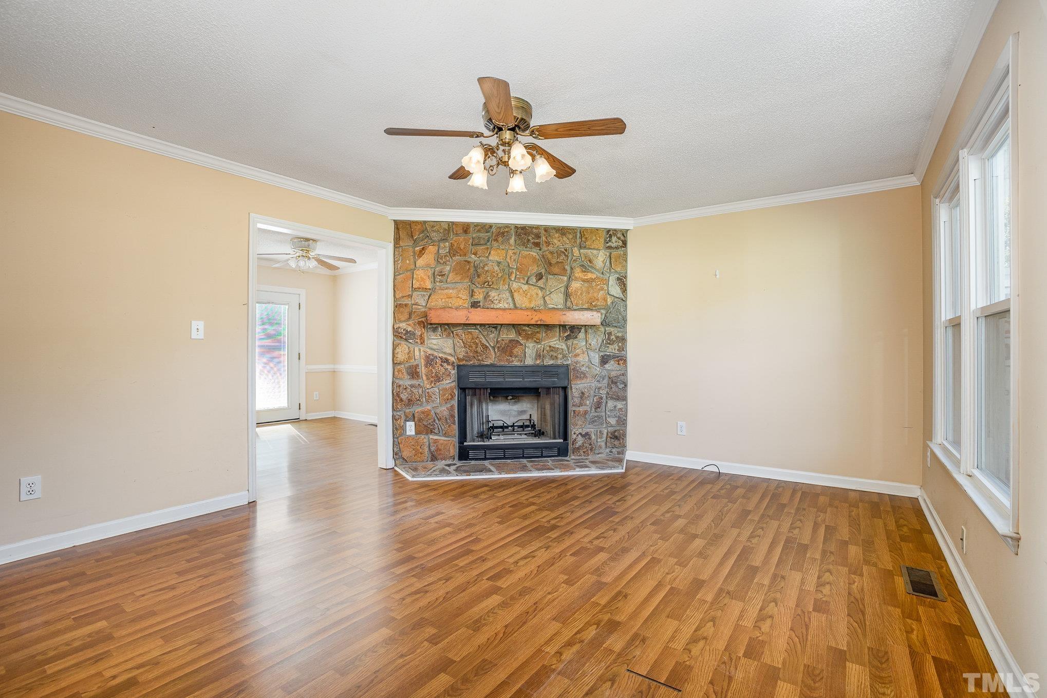 160 Kent Street Property Photo 6