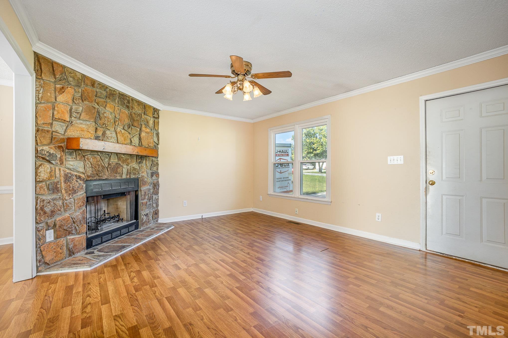 160 Kent Street Property Photo 8