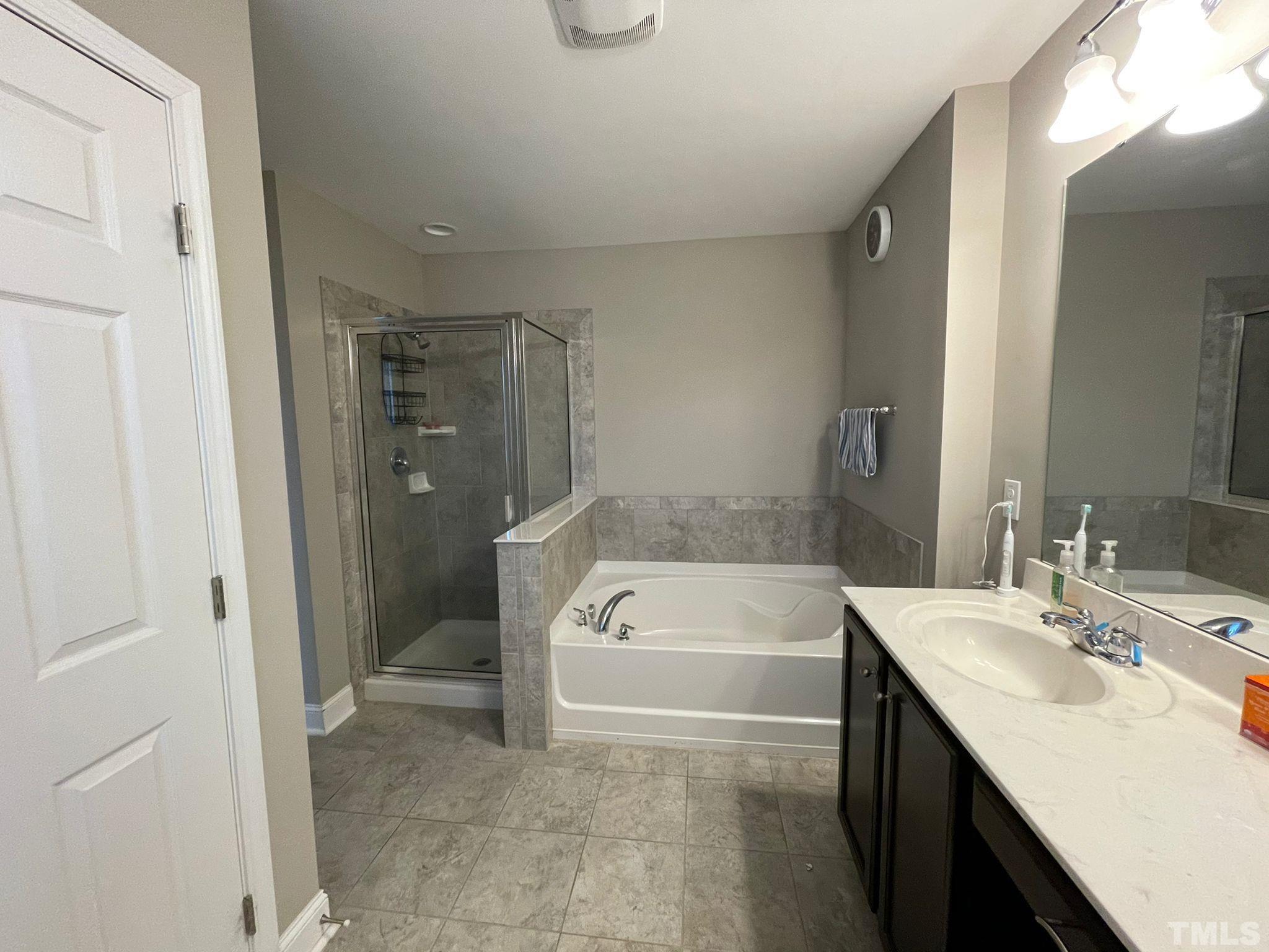 1426 Glenwater Drive Property Photo 20