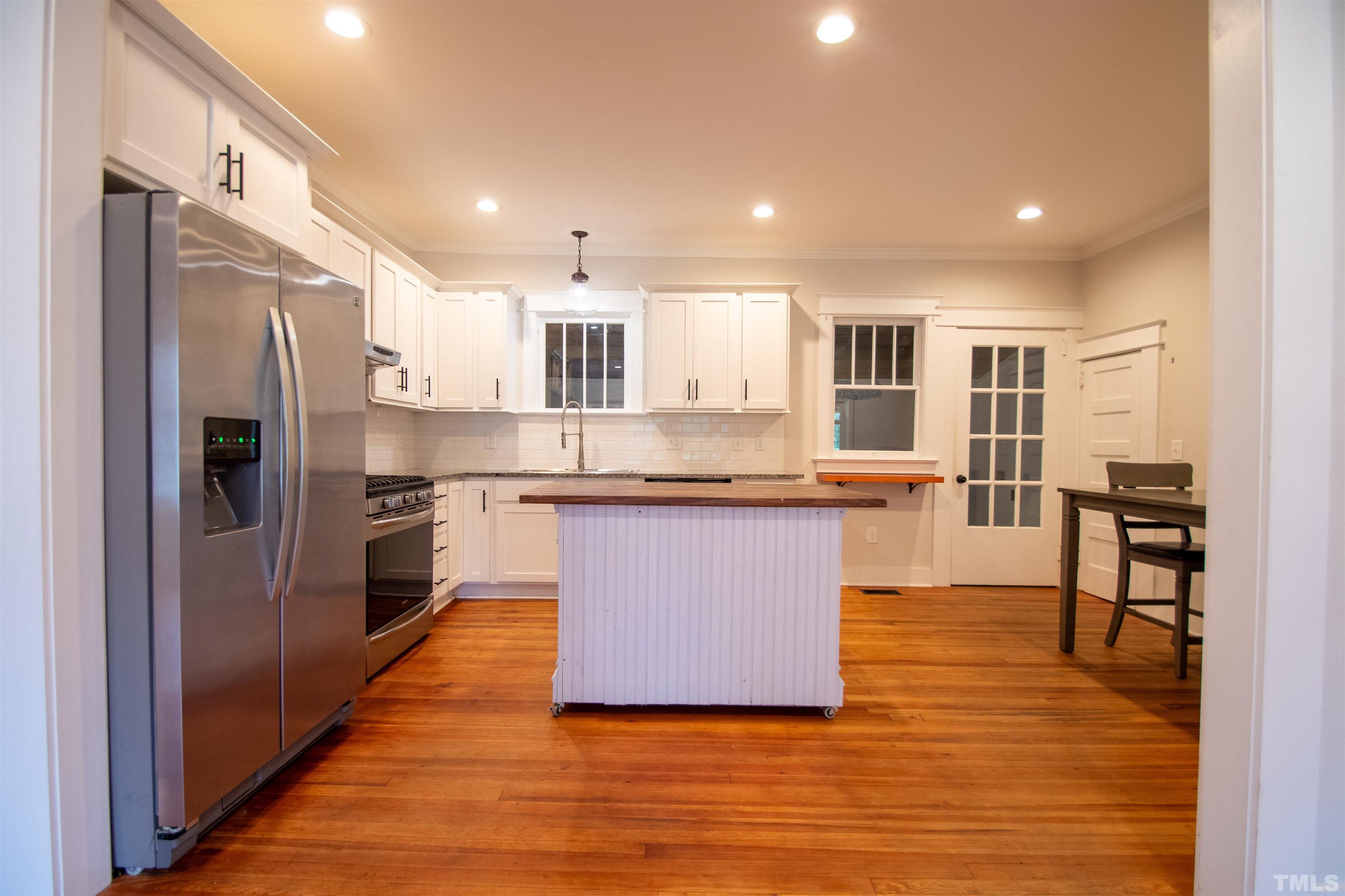 208 E Sycamore Drive Property Photo 8