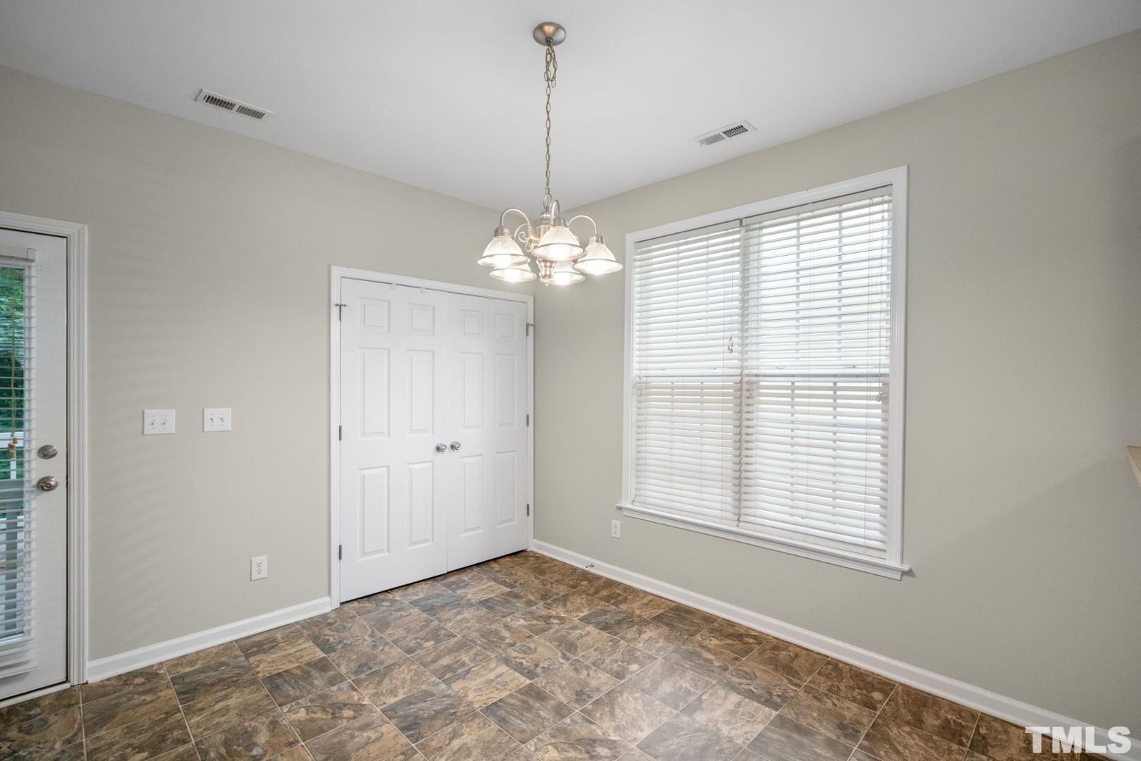 2352 Sapphire Vly Property Photo 15