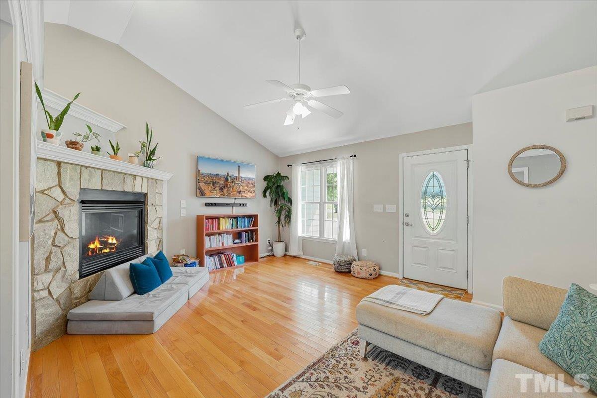 1975 Bowles Avenue Property Photo 4