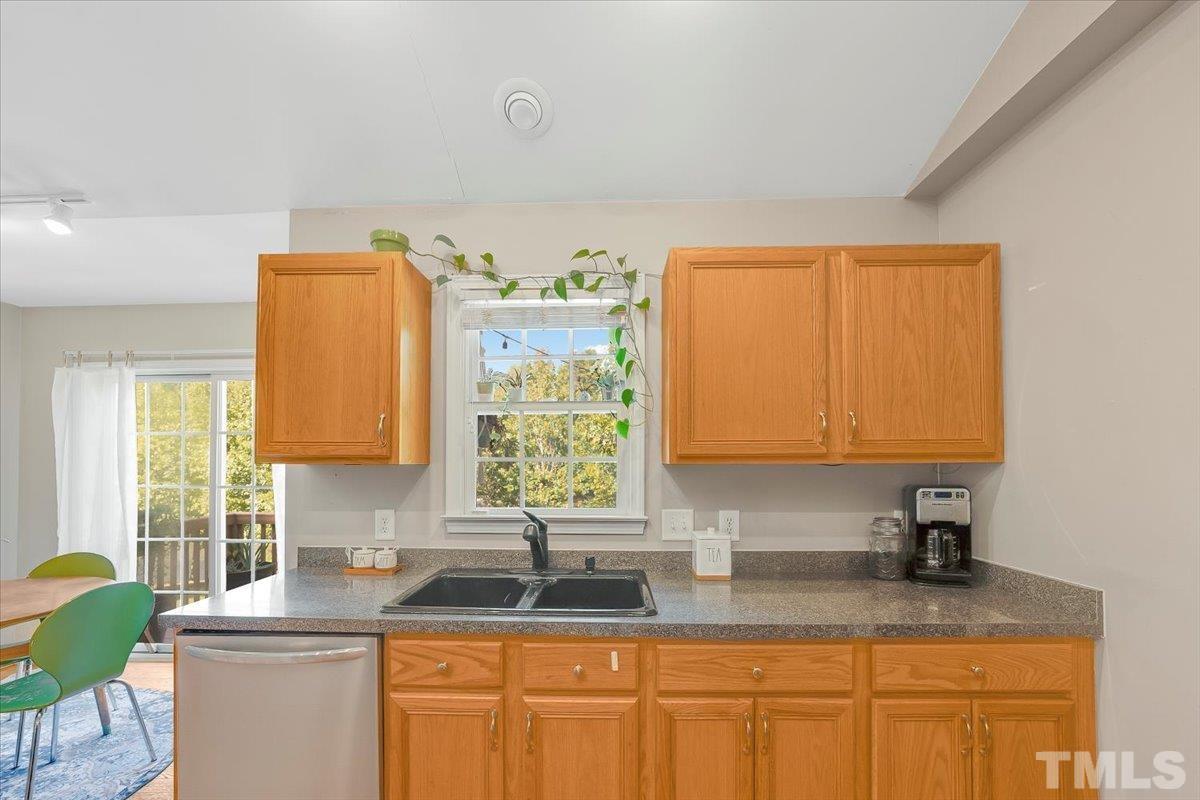 1975 Bowles Avenue Property Photo 6