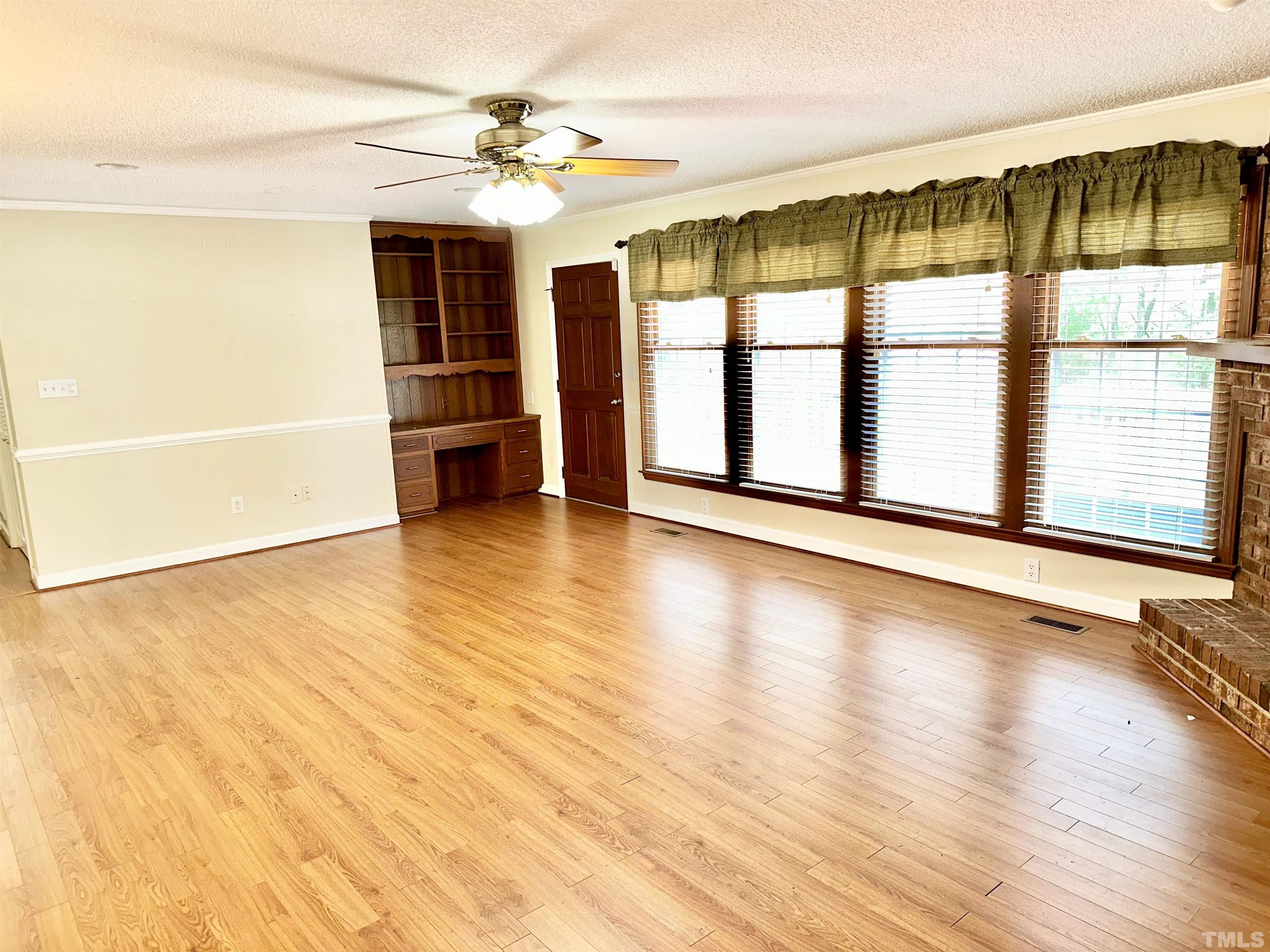 705 Sherron Road Property Photo 10