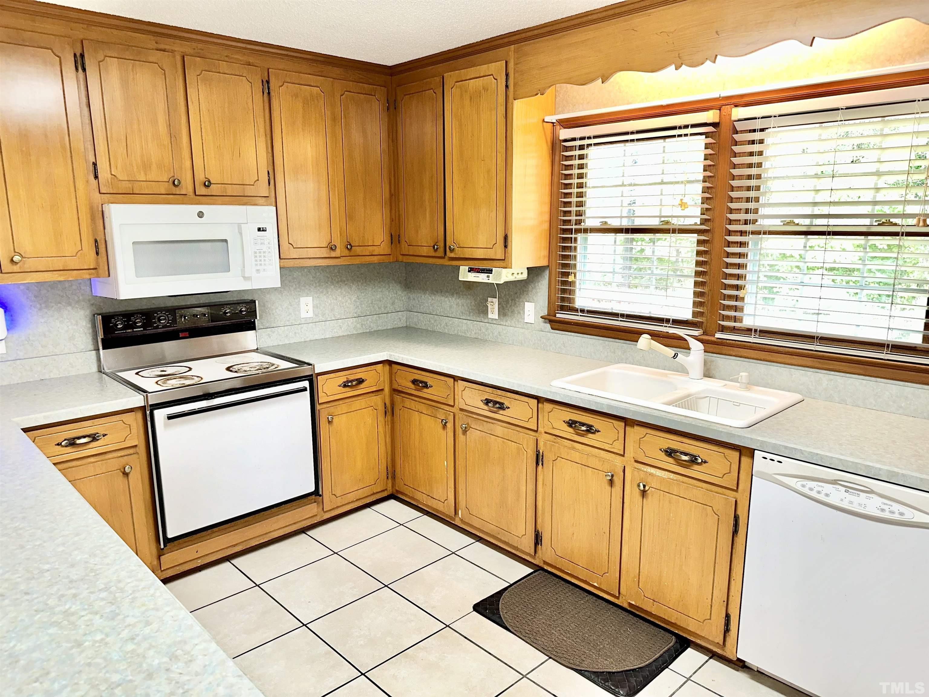 705 Sherron Road Property Photo 12