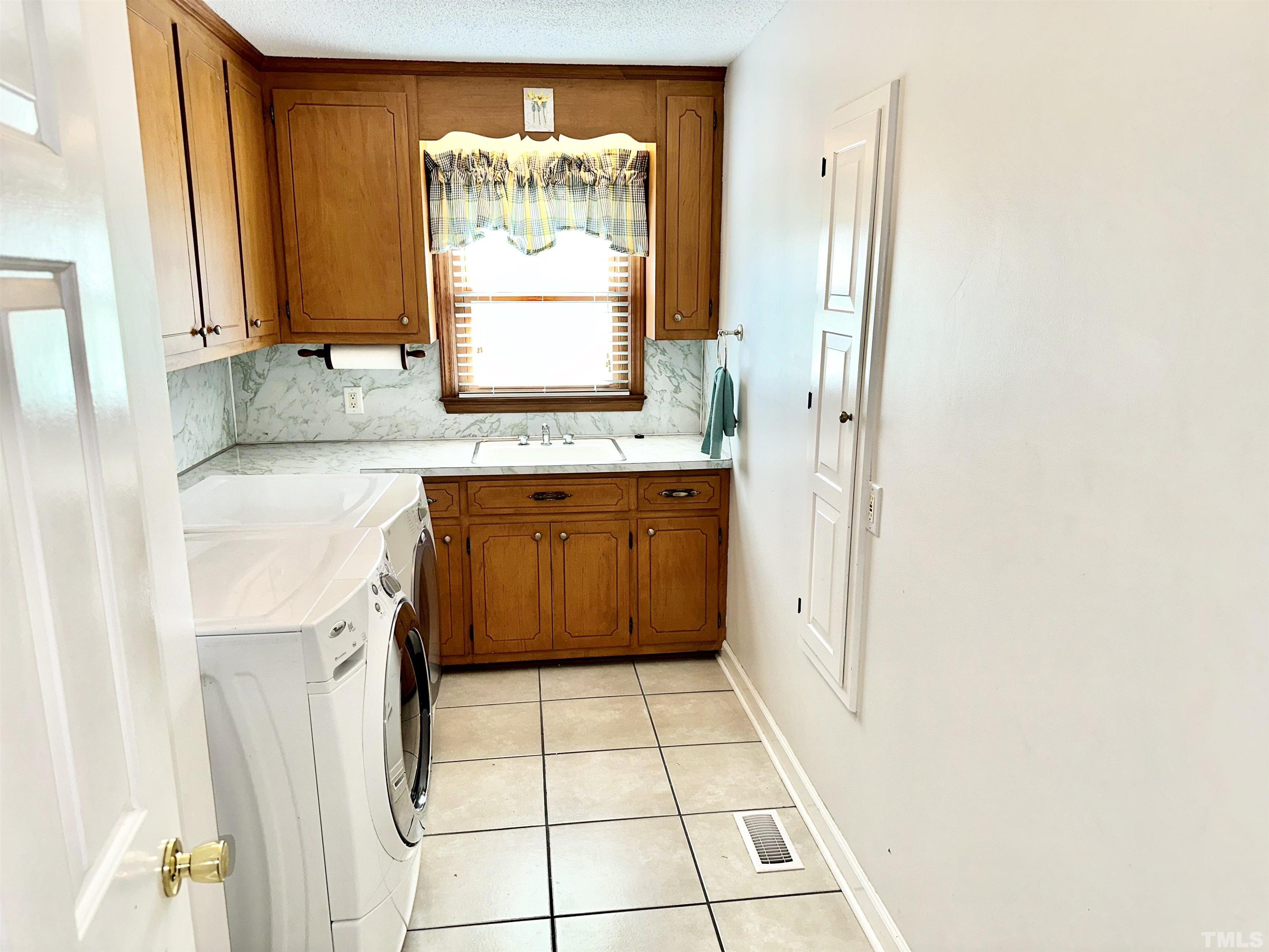 705 Sherron Road Property Photo 15