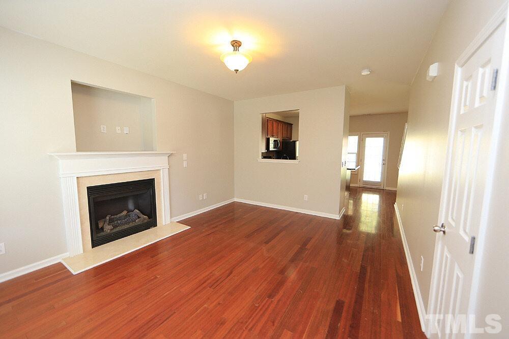 916 Spring Meadow Drive Property Photo 2