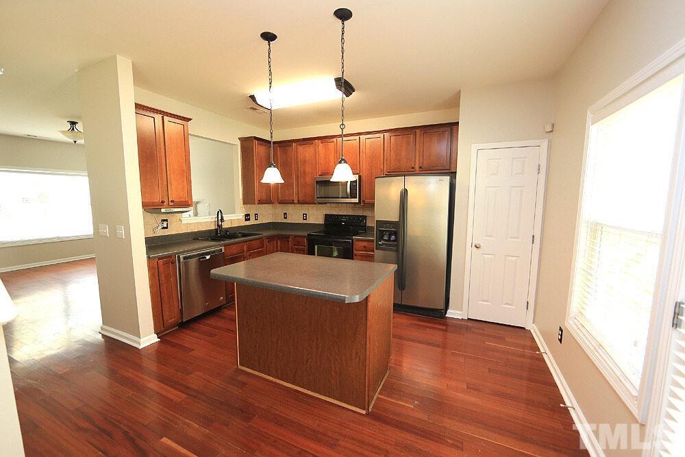 916 Spring Meadow Drive Property Photo 4