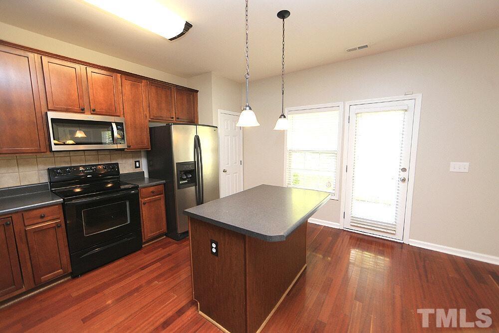 916 Spring Meadow Drive Property Photo 5