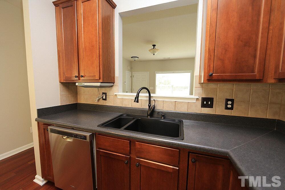 916 Spring Meadow Drive Property Photo 6