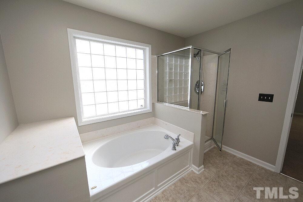 916 Spring Meadow Drive Property Photo 12