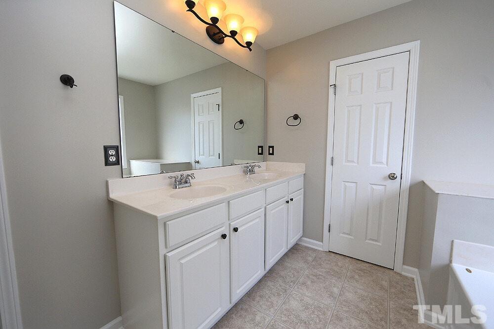 916 Spring Meadow Drive Property Photo 13
