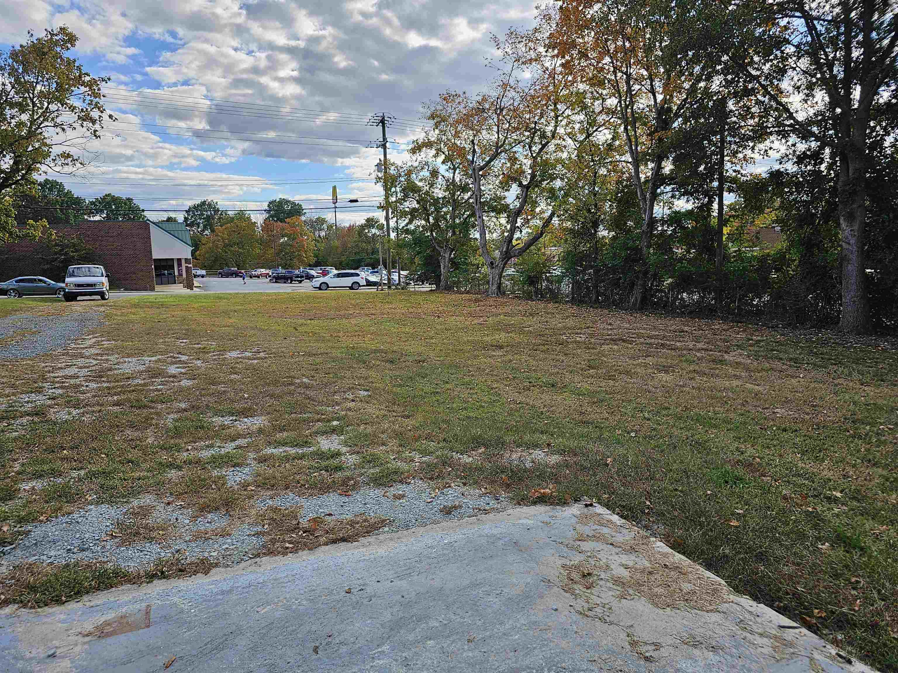 112 E Gilbreath Street Property Photo 7