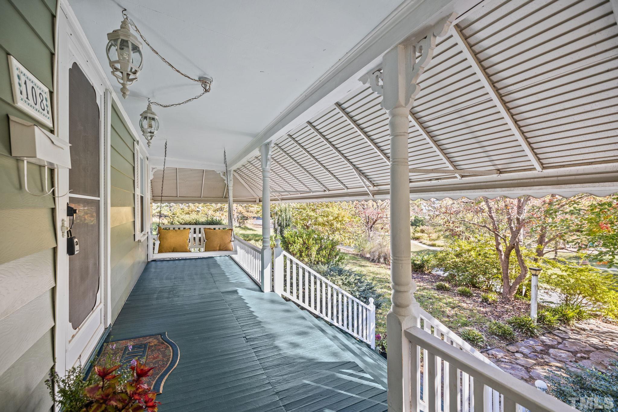 108 S Occoneechee Street Property Photo 2