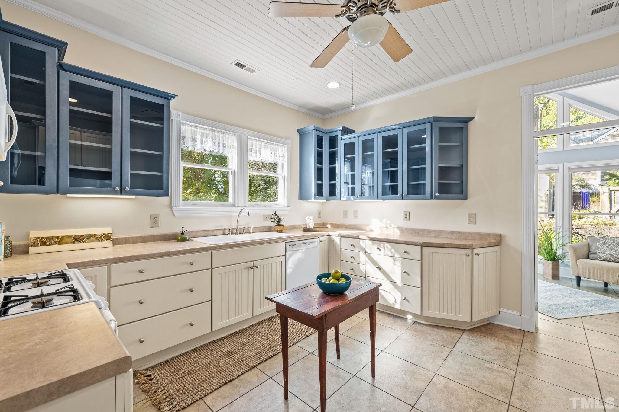 108 S Occoneechee Street Property Photo 13