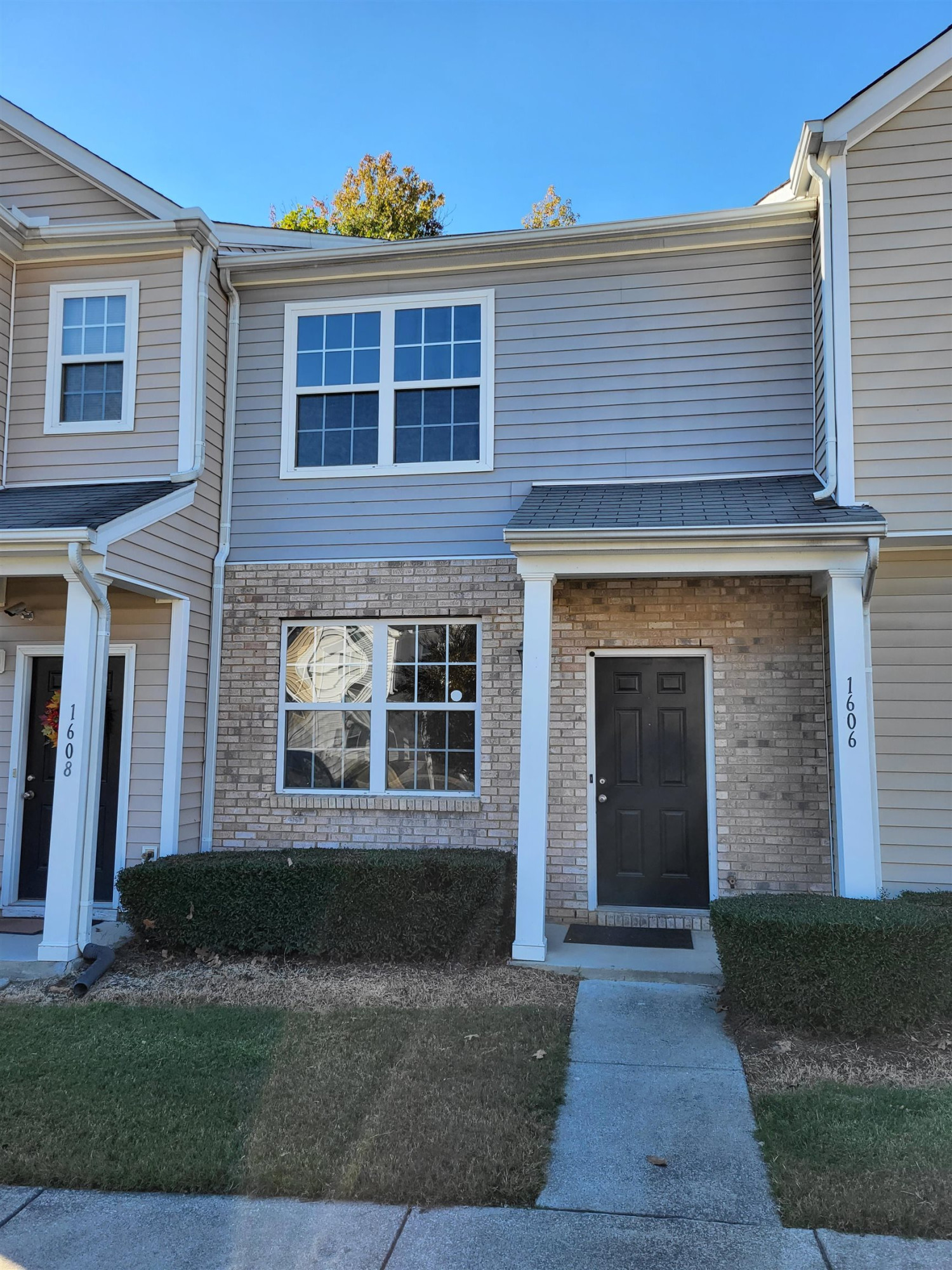 1606 Oxleymare Drive Property Photo 2