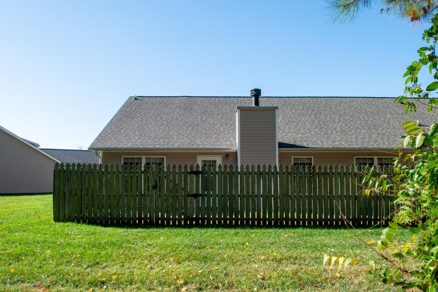 664 Huntingdon Street Property Photo 6