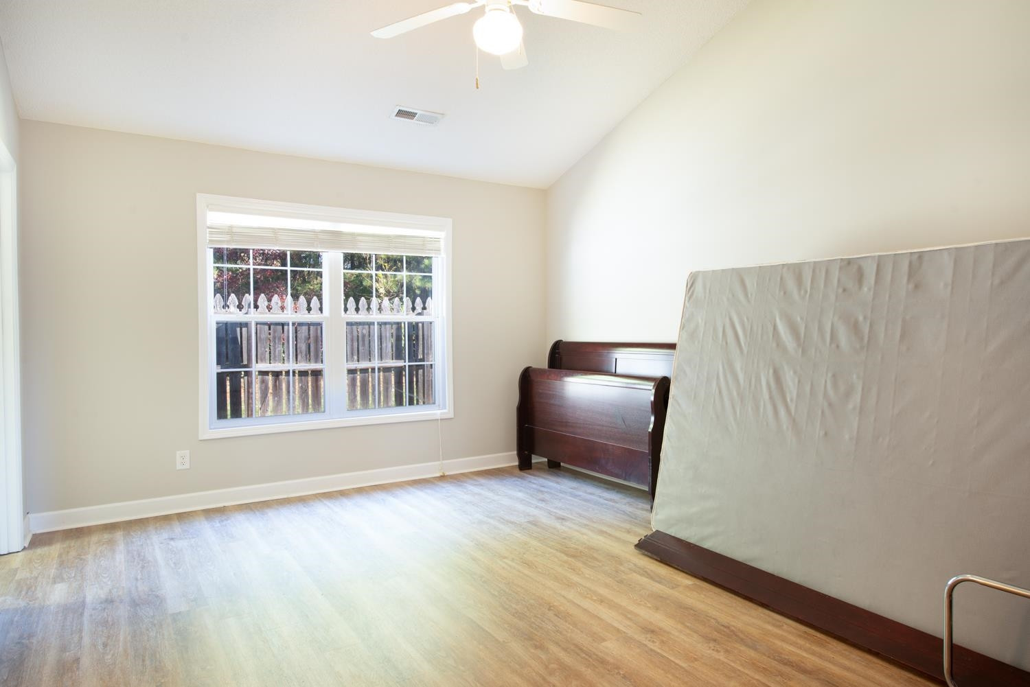 664 Huntingdon Street Property Photo 27