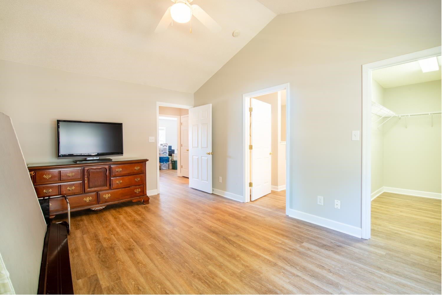 664 Huntingdon Street Property Photo 28