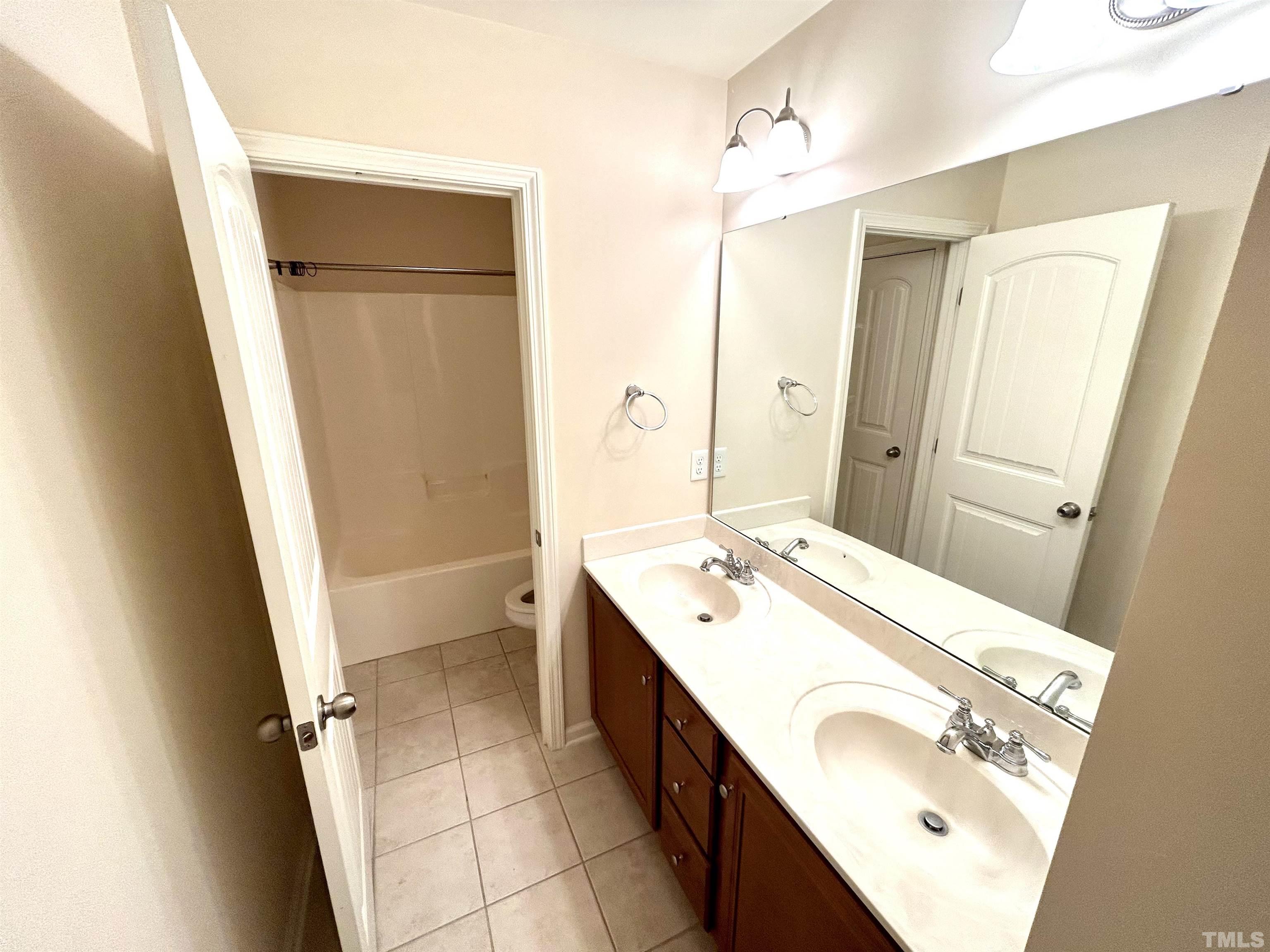 2014 Weston Green Loop Property Photo 12