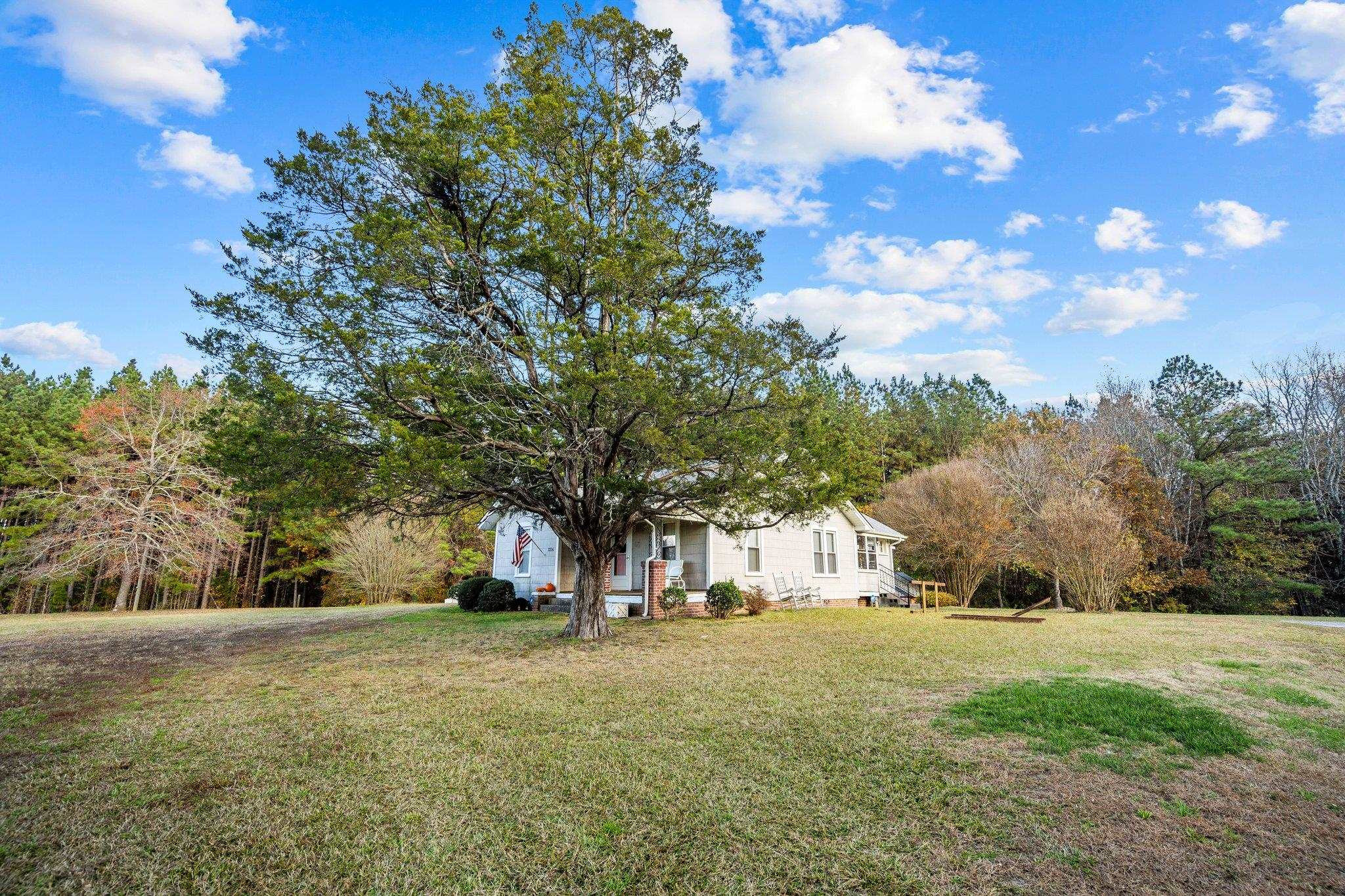 3216 Hamlin Road Property Photo 14