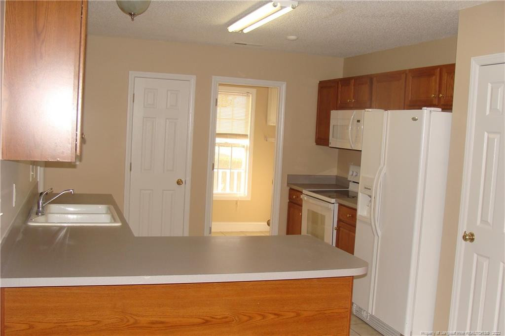 305 Cresthaven Drive Property Photo 6
