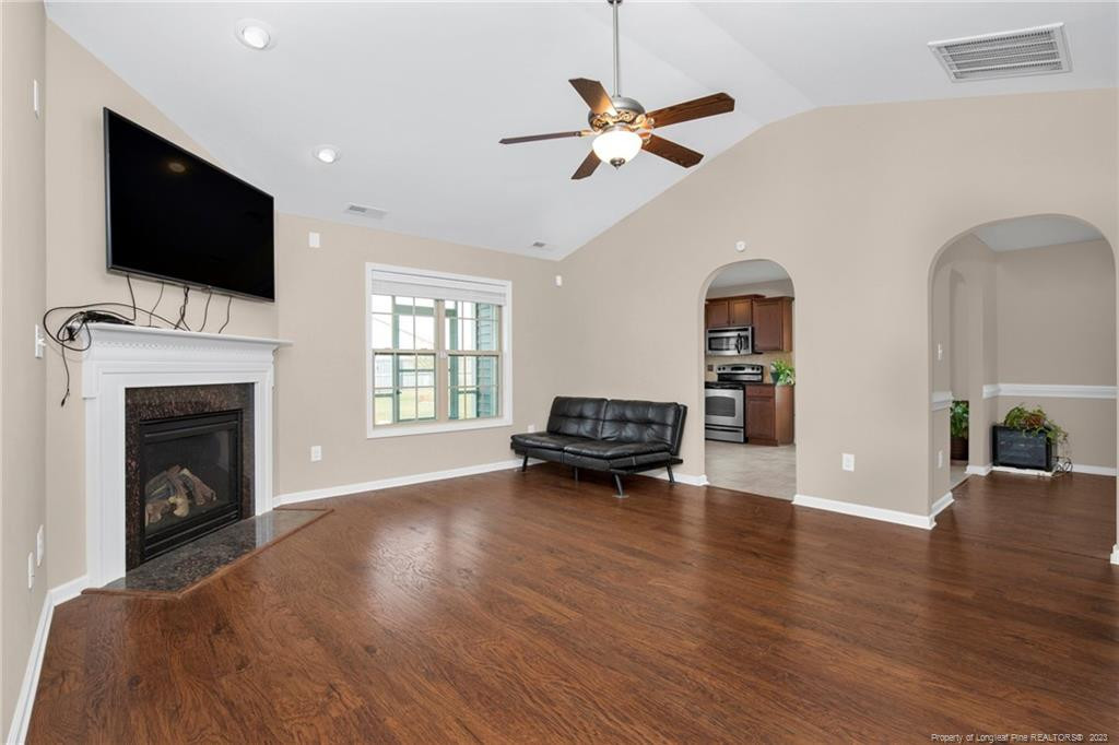 1093 Saint Johns Loop Property Photo 8