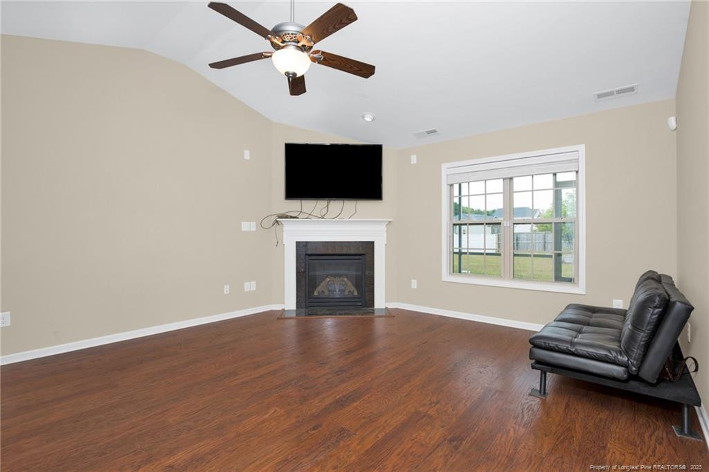 1093 Saint Johns Loop Property Photo 9