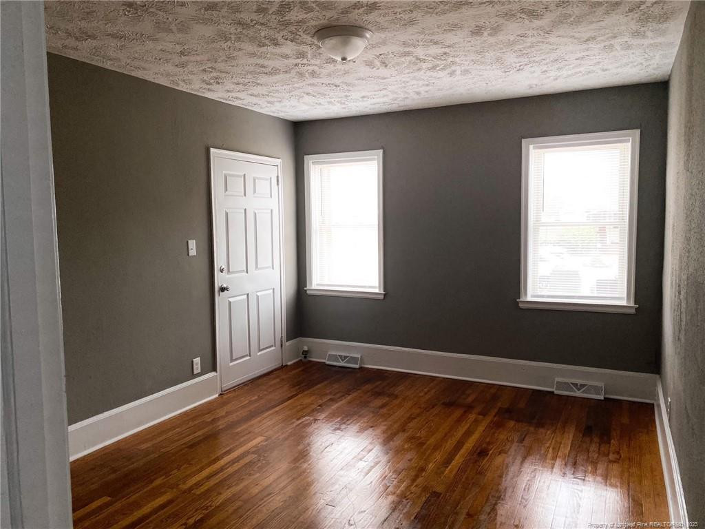 210 E 16th Street 2 Property Photo 5