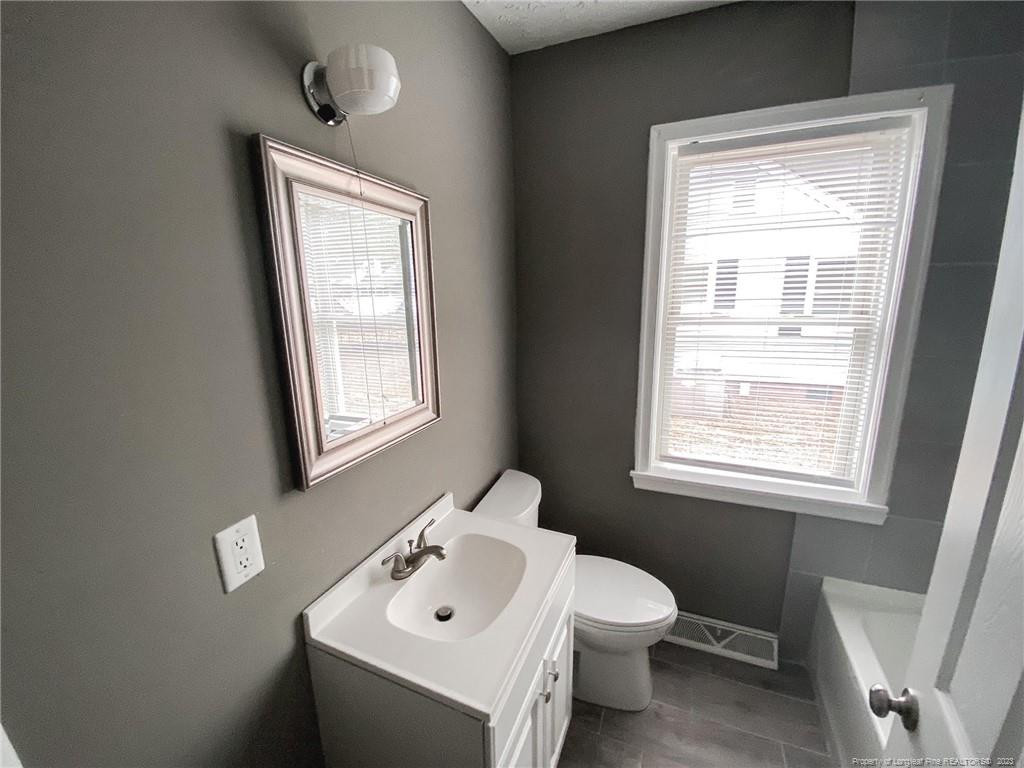 210 E 16th Street 2 Property Photo 10
