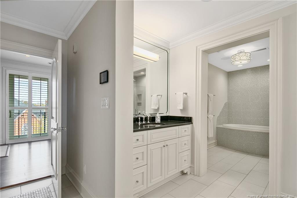 325 Hay Street 401 Property Photo 26