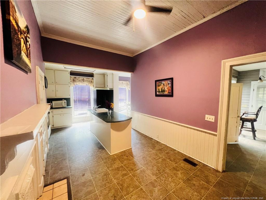 208 S Bond Street Property Photo 6