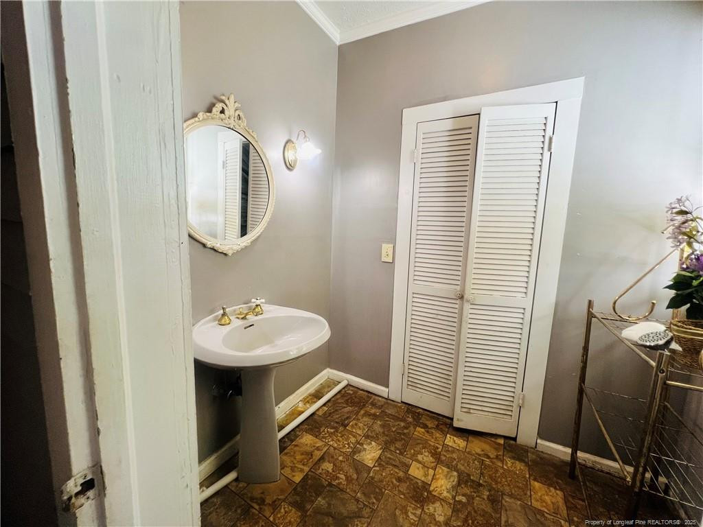208 S Bond Street Property Photo 8