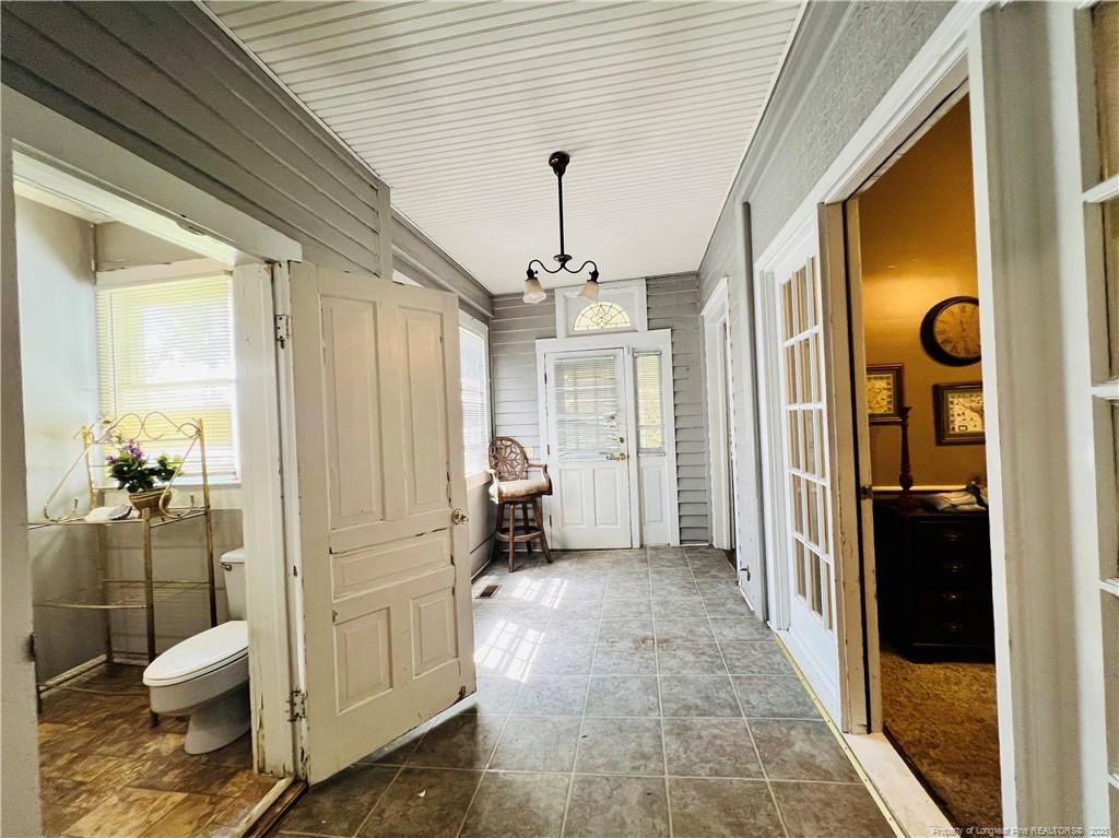 208 S Bond Street Property Photo 18