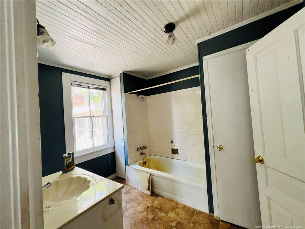 208 S Bond Street Property Photo 22