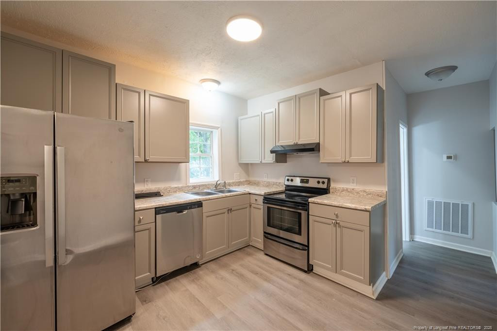 1913 Burnett Avenue Property Photo 8