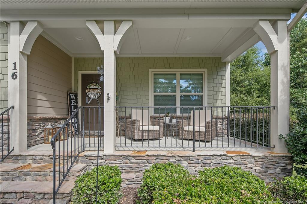 16 Spring Pond Lane Property Photo 2