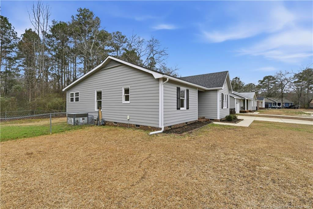 6813 Foxton Court Property Photo 4