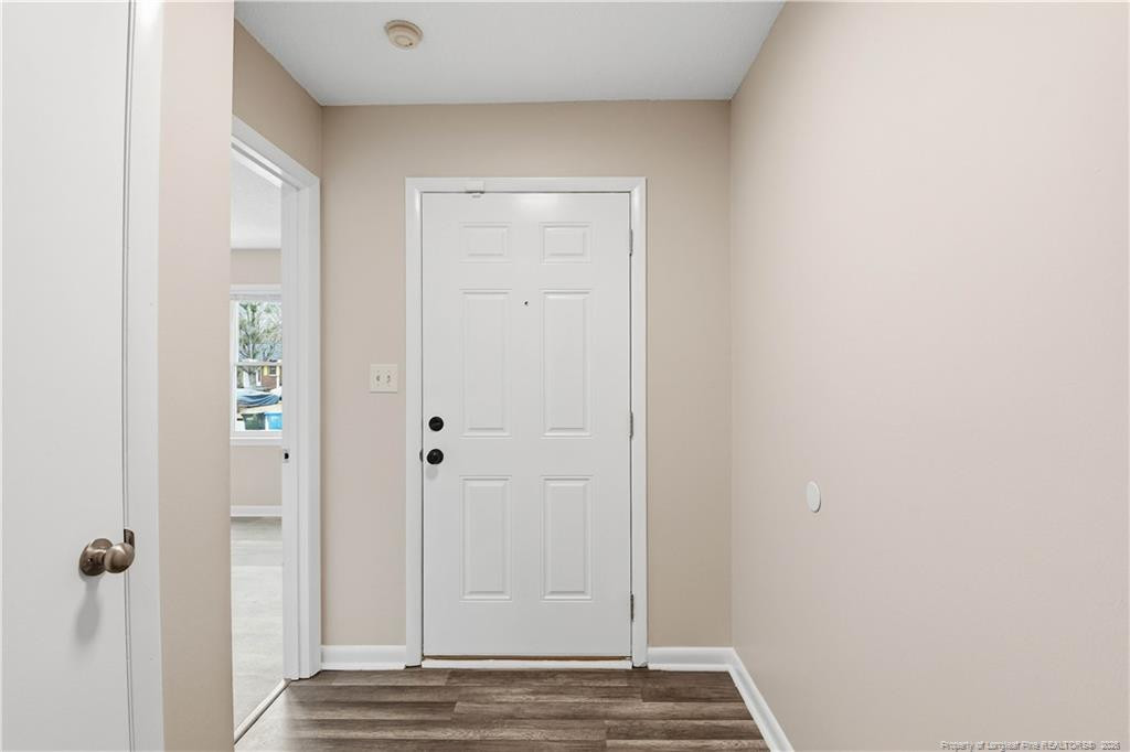 6813 Foxton Court Property Photo 7