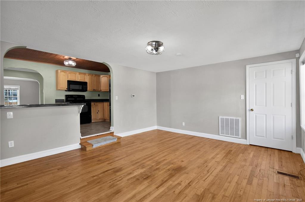 611 Glenville Avenue Property Photo 6