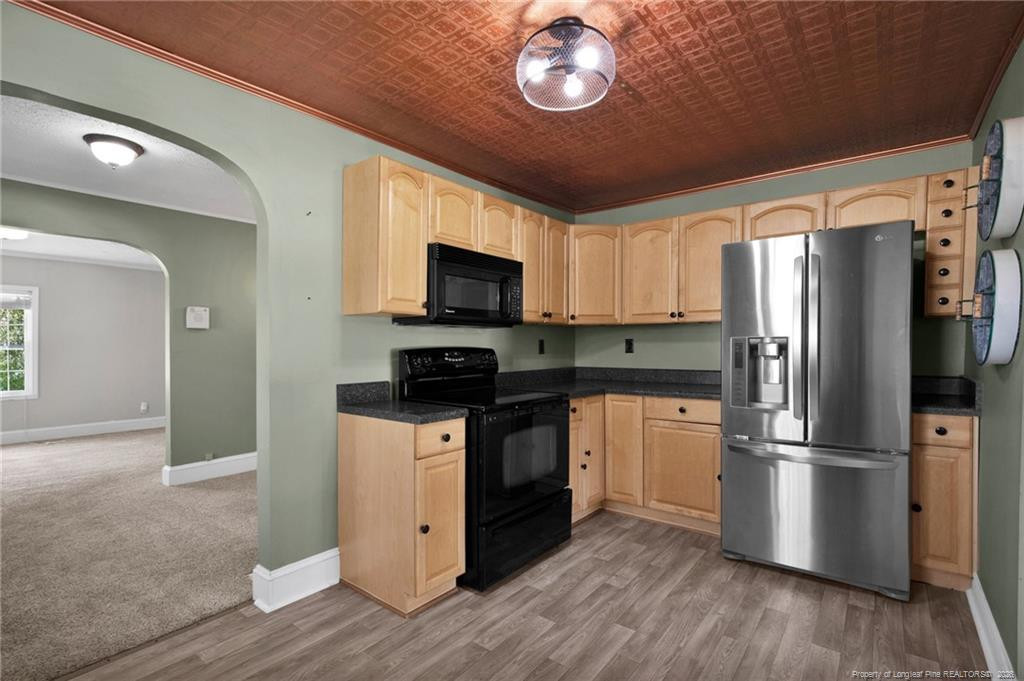 611 Glenville Avenue Property Photo 20
