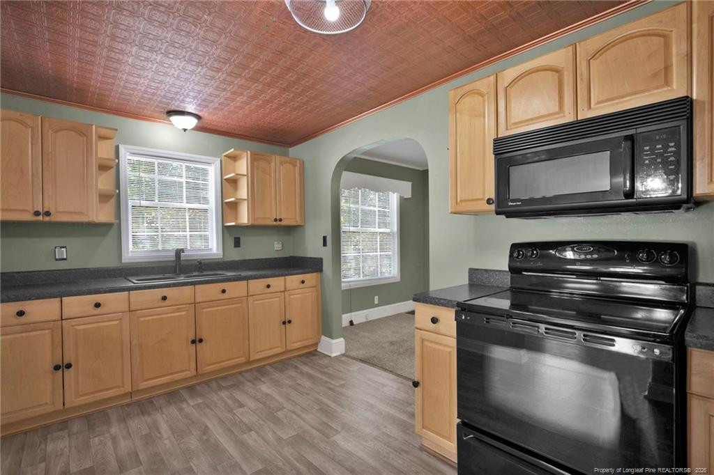 611 Glenville Avenue Property Photo 21