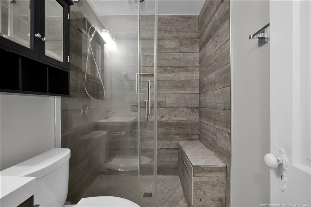 611 Glenville Avenue Property Photo 27