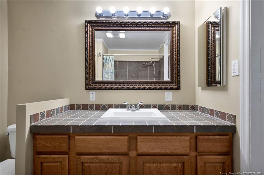 611 Glenville Avenue Property Photo 32