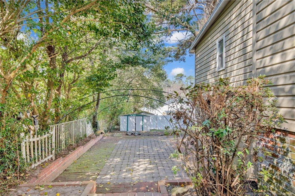611 Glenville Avenue Property Photo 41
