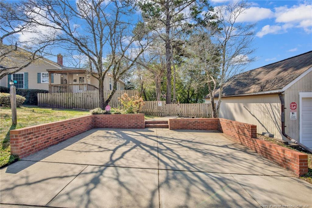 611 Glenville Avenue Property Photo 43