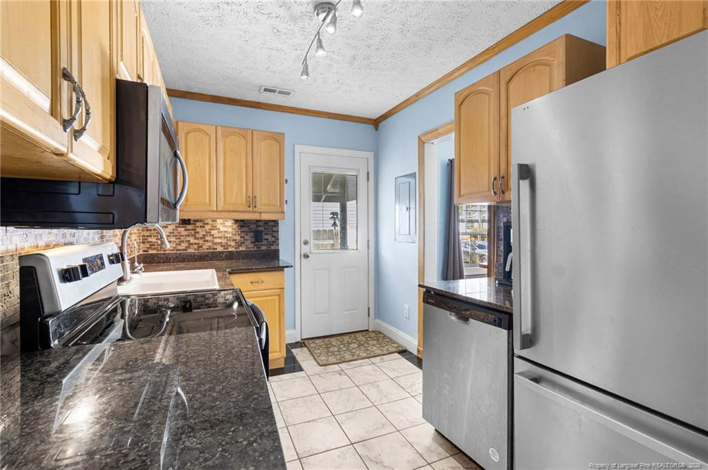1419 Summitt Avenue Property Photo 10